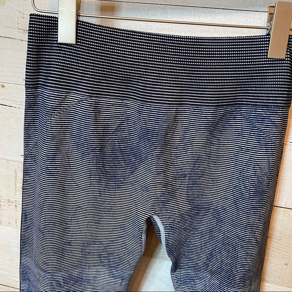 Lululemon Ebb To Train Tight Wash - Picture 8 of 16